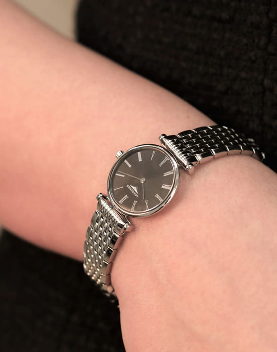 Longines Longines La Grande Classique L4.209.4.51.6 , наручные женские часы фото под углом